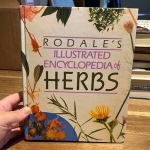 Rodale's Illustrated Encyclopedia of Herbs - Cream & Green Cover